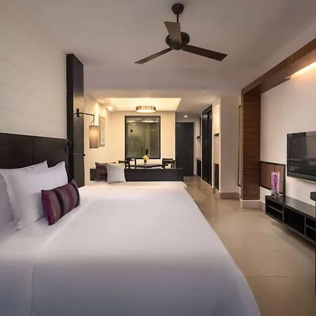 Отель Ramada Plaza By Wyndham Sanya Bay Экстерьер фото