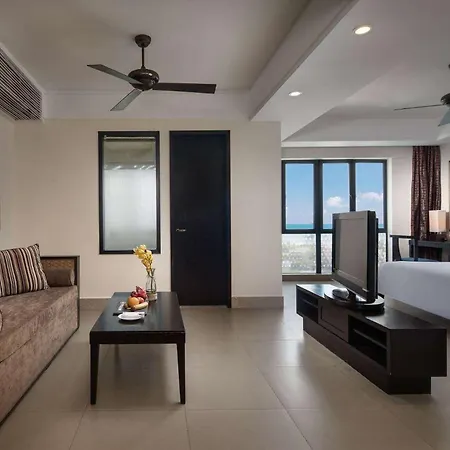 Отель Ramada Plaza By Wyndham Sanya Bay Экстерьер фото