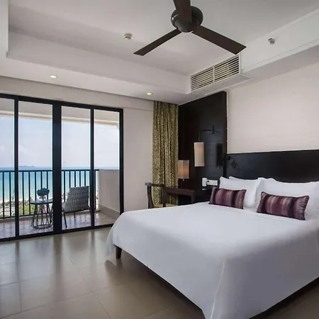 Отель Ramada Plaza By Wyndham Sanya Bay Экстерьер фото