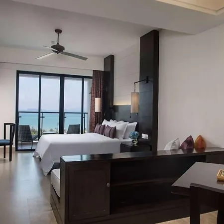 Отель Ramada Plaza By Wyndham Sanya Bay Экстерьер фото