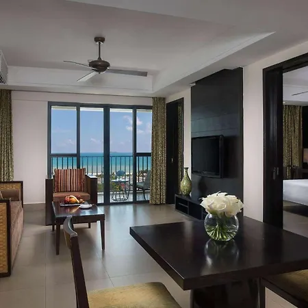Отель Ramada Plaza By Wyndham Sanya Bay Экстерьер фото