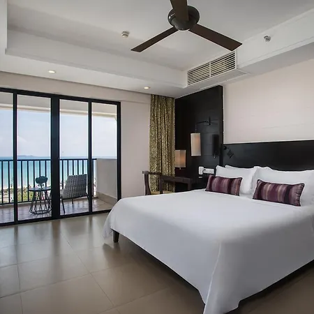 Отель Ramada Plaza By Wyndham Sanya Bay Экстерьер фото