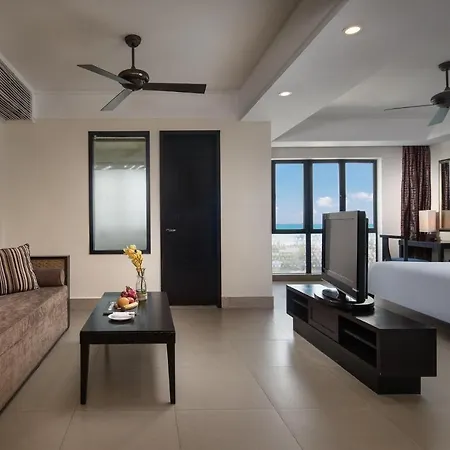 Отель Ramada Plaza By Wyndham Sanya Bay Экстерьер фото