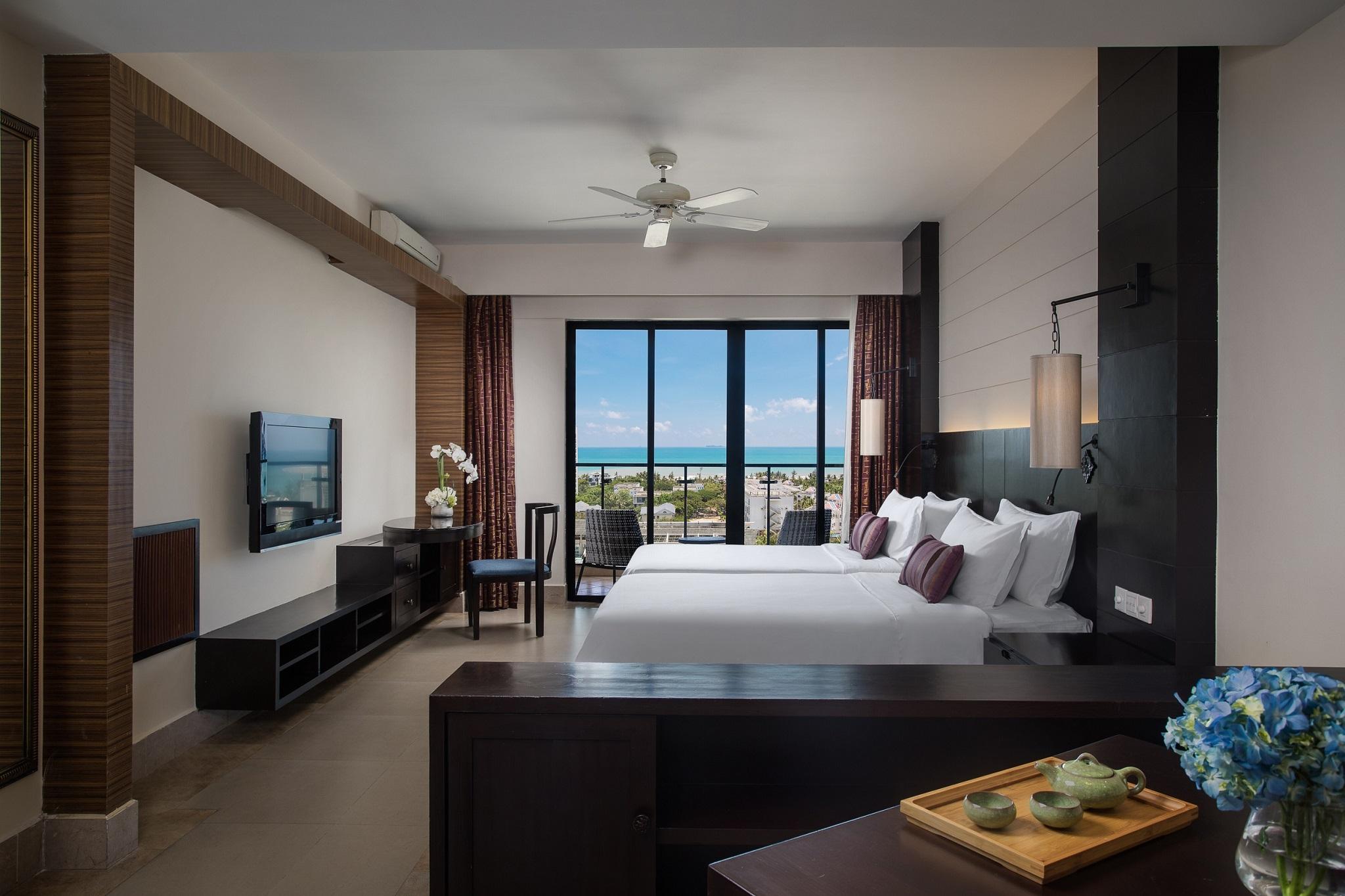 Отель Ramada Plaza By Wyndham Bay Санья
