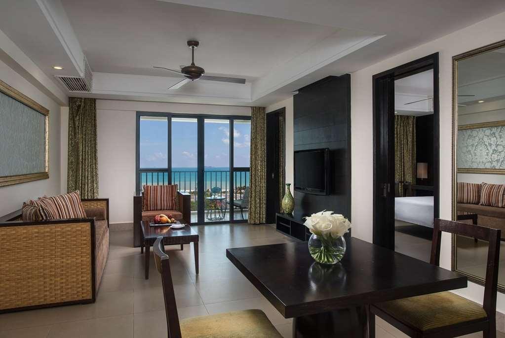 Ramada Plaza By Wyndham Bay 5* Санья