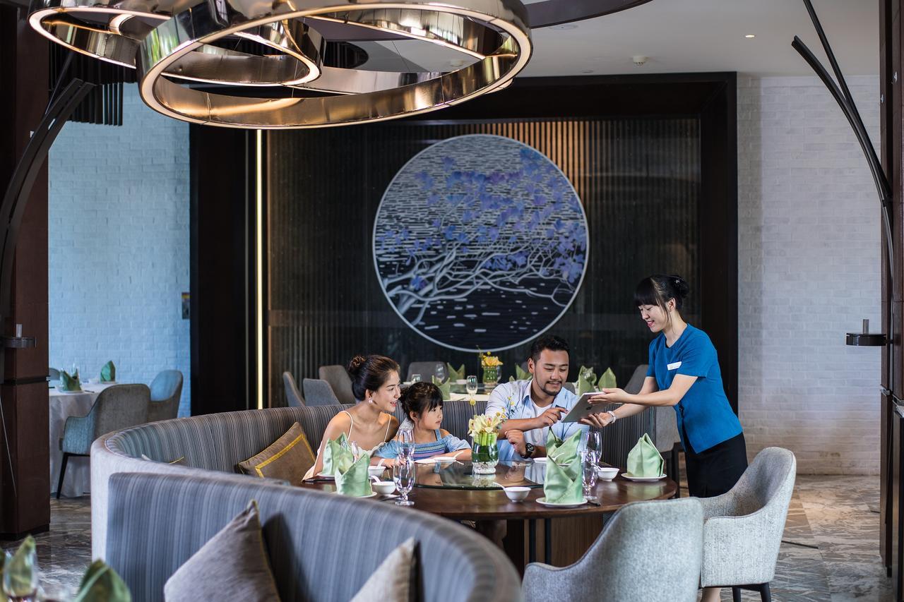 Отель Ramada Plaza By Wyndham Bay 5*